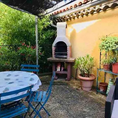 « cote Jardin » Central/piscine/jacuzzi/parking